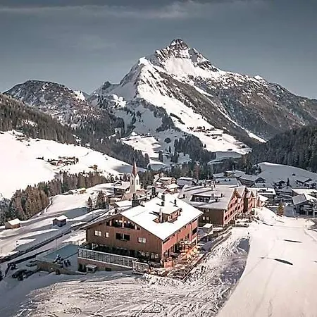 Alpenparks & Arlberg Warth Mit Pool מלון
