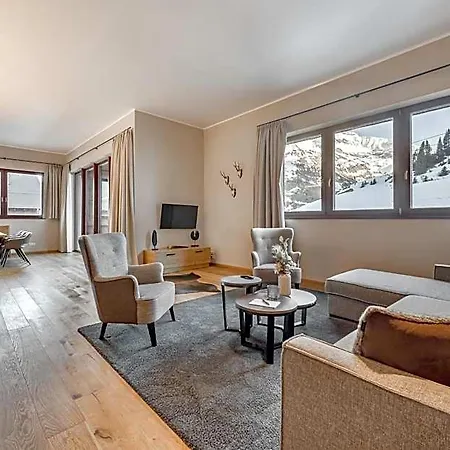 מלון Alpenparks & Arlberg Warth Mit Pool 4*