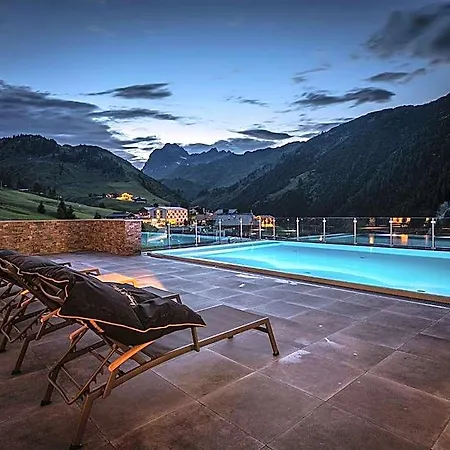 מלון Alpenparks & Arlberg Warth Mit Pool סן אנטון