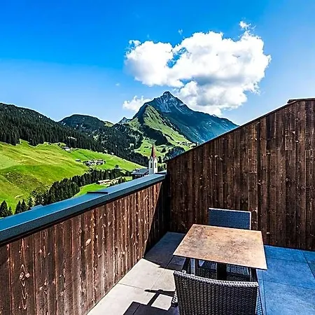 מלון Alpenparks & Arlberg Warth Mit Pool 4*