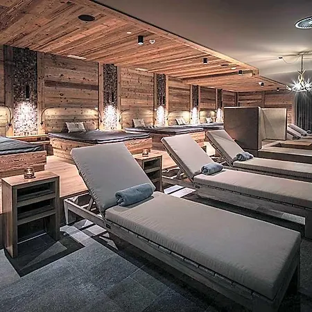 Alpenparks & Arlberg Warth Mit Pool מלון